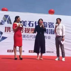 周海媚空降淄博陶博會現(xiàn)場！