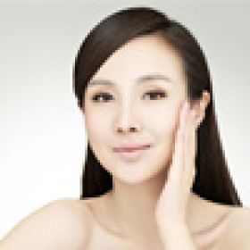 干露露擔(dān)任溫州大戲院酬賓晚會嘉賓